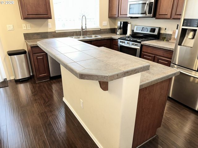 4564 Se OLIVEWOOD St, Hillsboro, OR 97123