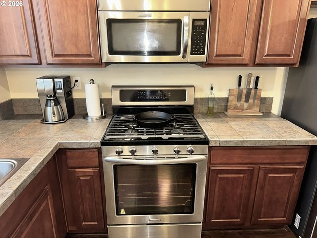 4564 Se OLIVEWOOD St, Hillsboro, OR 97123