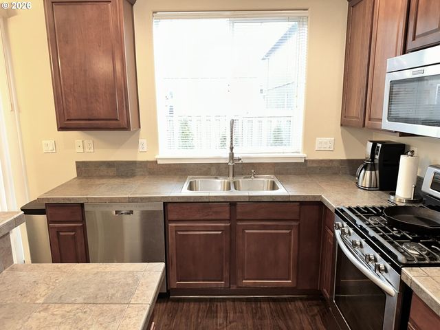 4564 Se OLIVEWOOD St, Hillsboro, OR 97123