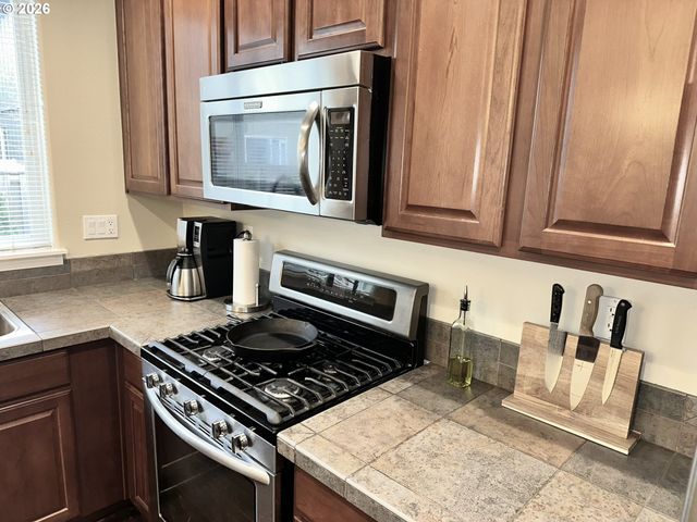 4564 Se OLIVEWOOD St, Hillsboro, OR 97123