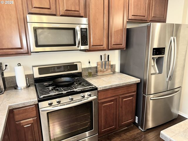 4564 Se OLIVEWOOD St, Hillsboro, OR 97123