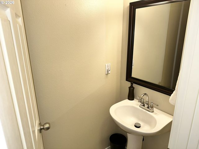 4564 Se OLIVEWOOD St, Hillsboro, OR 97123