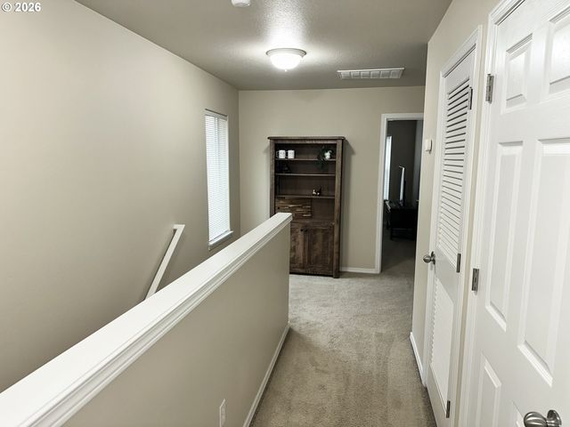 4564 Se OLIVEWOOD St, Hillsboro, OR 97123