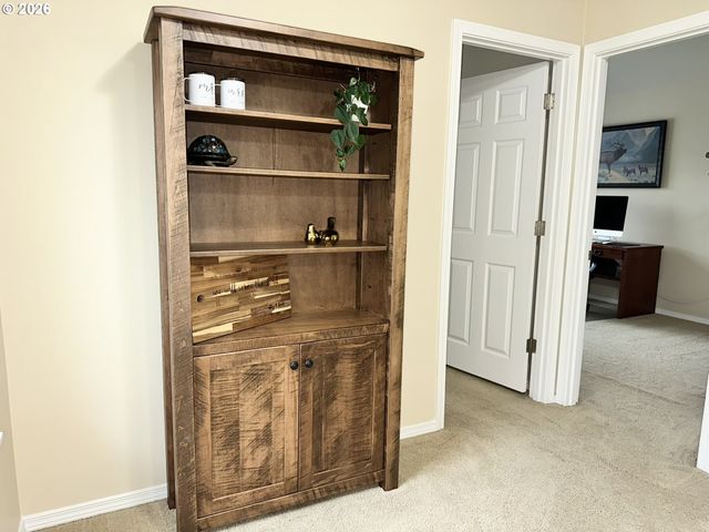 4564 Se OLIVEWOOD St, Hillsboro, OR 97123