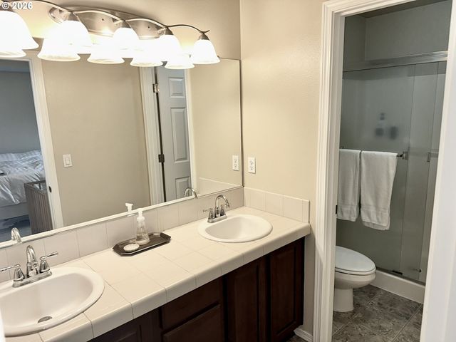 4564 Se OLIVEWOOD St, Hillsboro, OR 97123