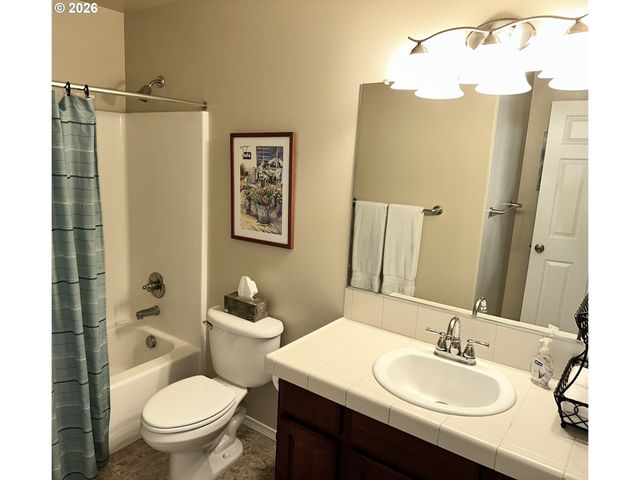 4564 Se OLIVEWOOD St, Hillsboro, OR 97123