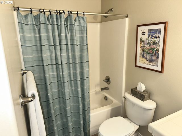 4564 Se OLIVEWOOD St, Hillsboro, OR 97123