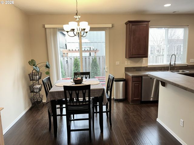 4564 Se OLIVEWOOD St, Hillsboro, OR 97123