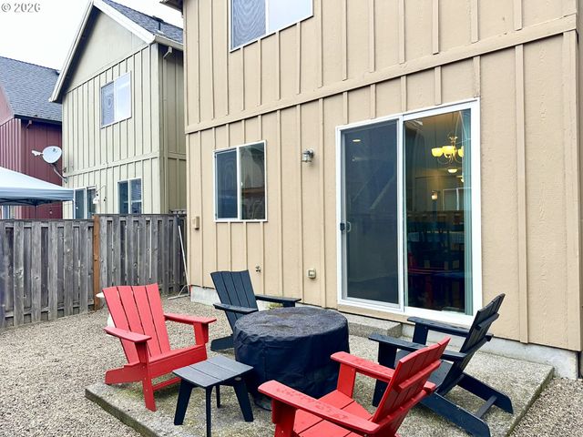 4564 Se OLIVEWOOD St, Hillsboro, OR 97123