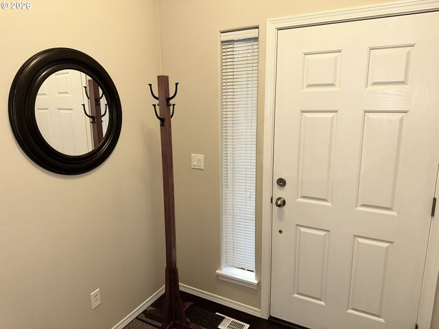 4564 Se OLIVEWOOD St, Hillsboro, OR 97123