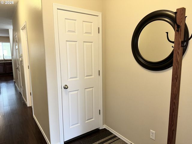 4564 Se OLIVEWOOD St, Hillsboro, OR 97123