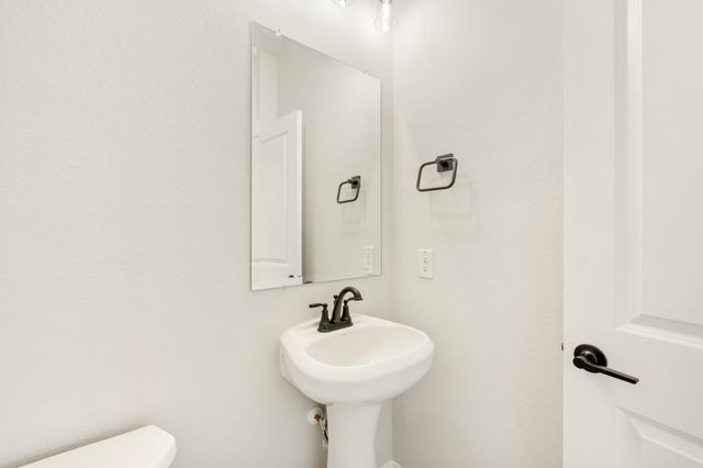 1604 Olivia Drive, Trenton, TX 75490