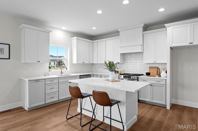 809 Golden Bell Lane, O'fallon, IL 62269