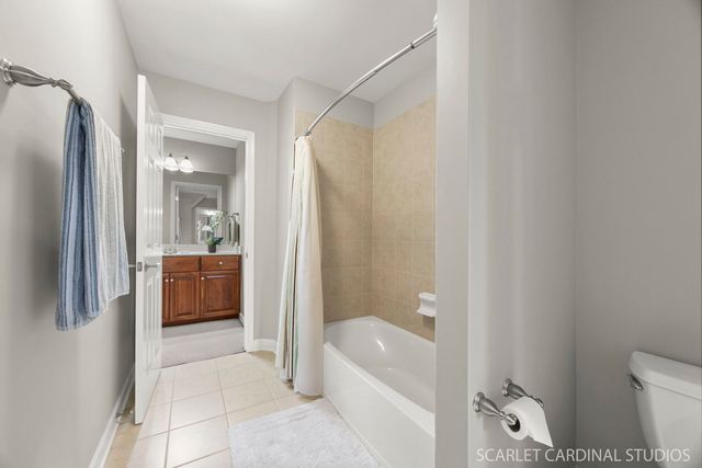 1017 Tartan Court, Wheaton, IL 60187