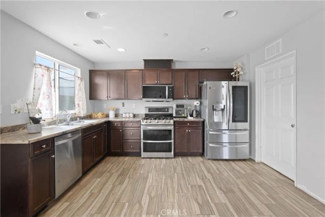 3411 Bryce Canyon Way, Perris, CA 92570