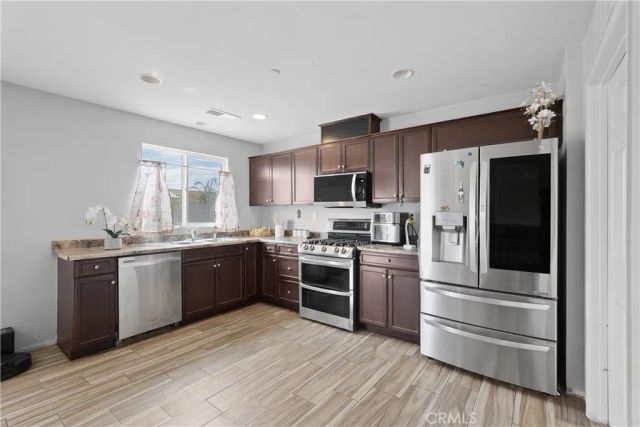 3411 Bryce Canyon Way, Perris, CA 92570