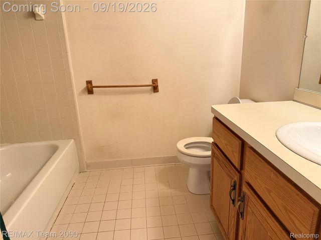 37424 Stonegate Circle, Clinton Charter Township, MI 48036
