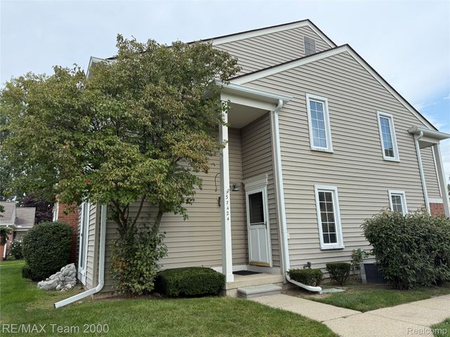 37424 Stonegate Circle, Clinton Charter Township, MI 48036