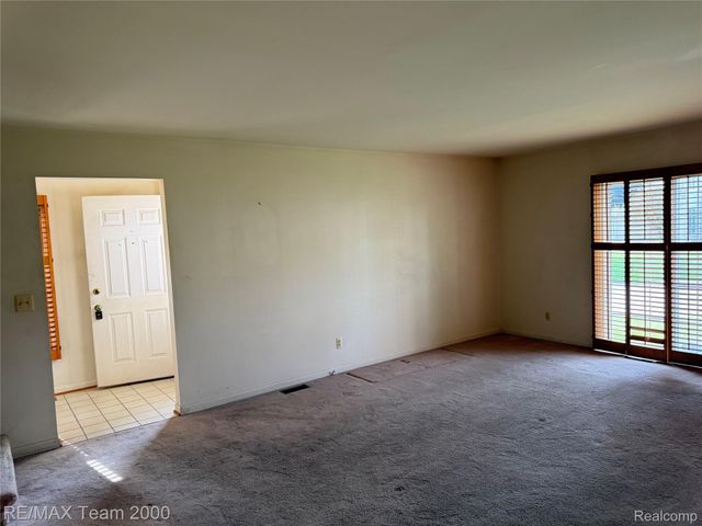 37424 Stonegate Circle, Clinton Charter Township, MI 48036