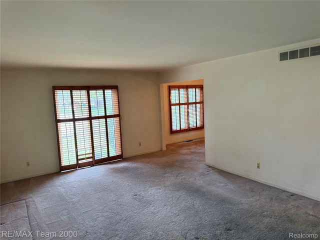 37424 Stonegate Circle, Clinton Charter Township, MI 48036