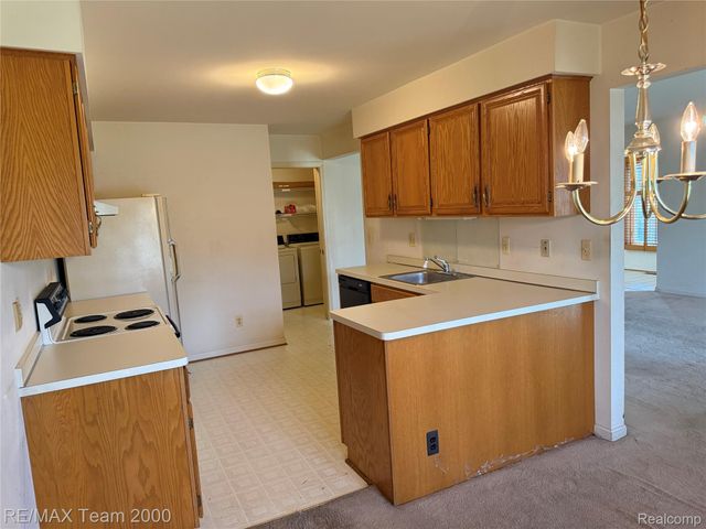 37424 Stonegate Circle, Clinton Charter Township, MI 48036