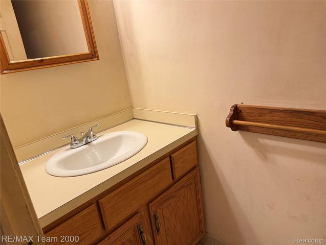 37424 Stonegate Circle, Clinton Charter Township, MI 48036