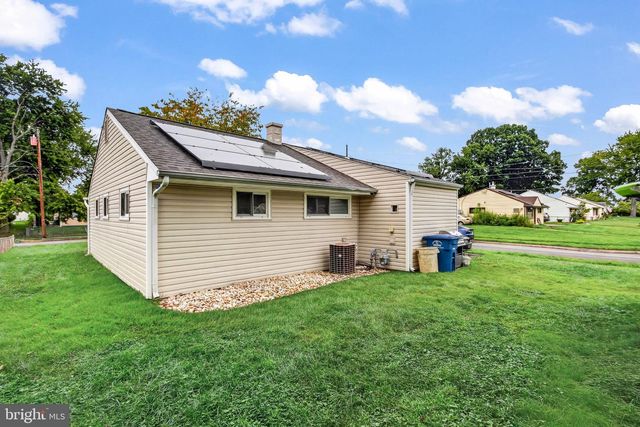 528 S MAPLE AVE, Maple Shade, NJ 08052