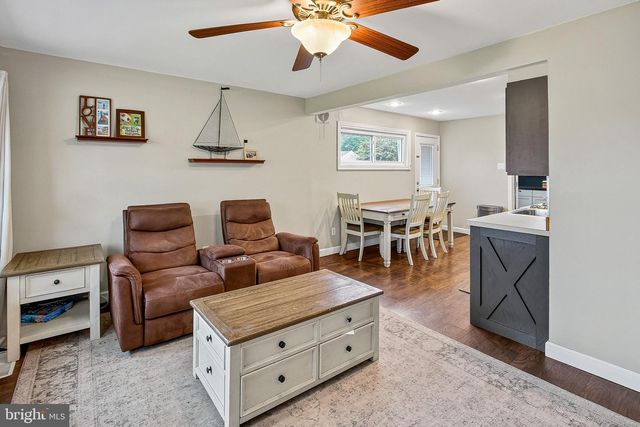 528 S MAPLE AVE, Maple Shade, NJ 08052