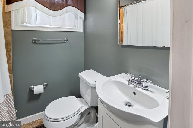 528 S MAPLE AVE, Maple Shade, NJ 08052