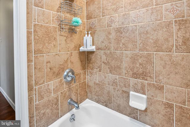 528 S MAPLE AVE, Maple Shade, NJ 08052