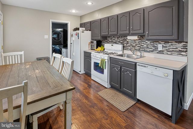 528 S MAPLE AVE, Maple Shade, NJ 08052