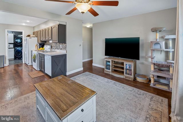 528 S MAPLE AVE, Maple Shade, NJ 08052