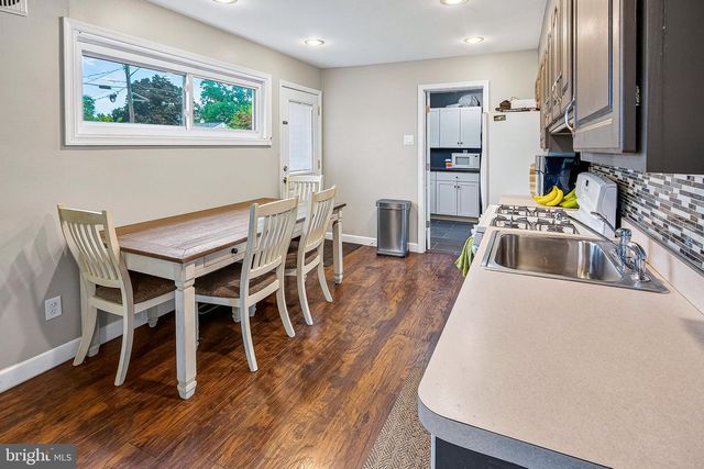528 S MAPLE AVE, Maple Shade, NJ 08052