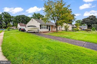 528 S MAPLE AVE, Maple Shade, NJ 08052
