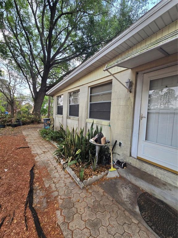 Image 7 of property listing at 6121 W AMELIA STREET, Orlando, FL 32835