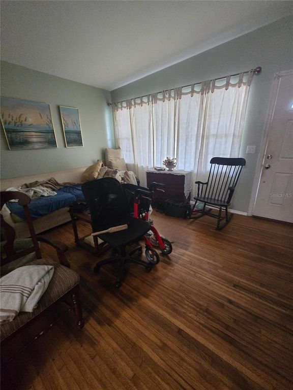 Image 10 of property listing at 6121 W AMELIA STREET, Orlando, FL 32835