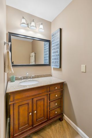 990 Main Street, Cavendish, VT 05153