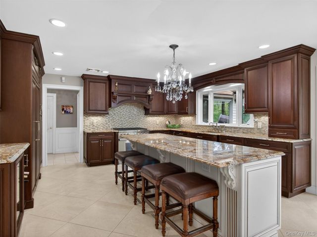 4 Abbey Road, Orangeburg, NY 10962