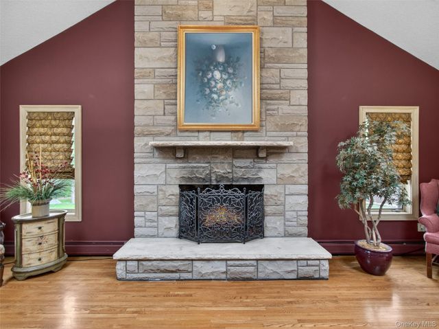 4 Abbey Road, Orangeburg, NY 10962