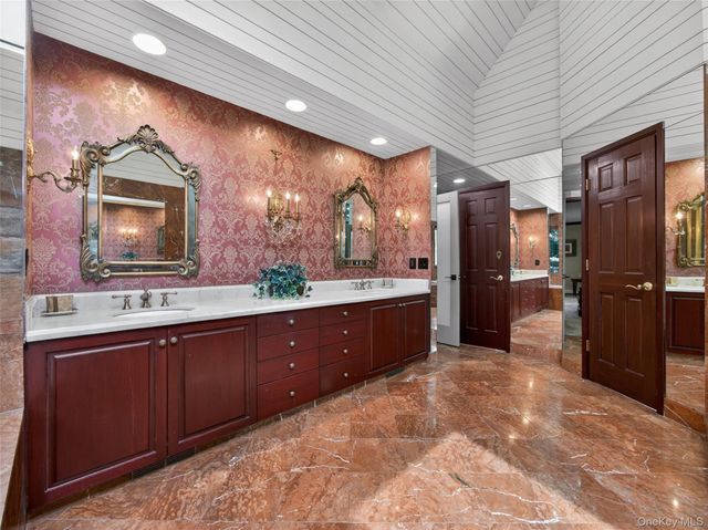4 Abbey Road, Orangeburg, NY 10962
