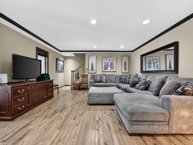 4 Abbey Road, Orangeburg, NY 10962