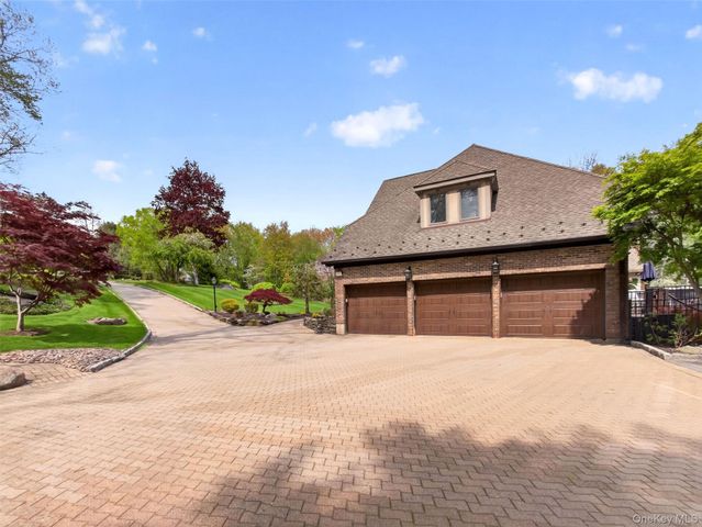 4 Abbey Road, Orangeburg, NY 10962