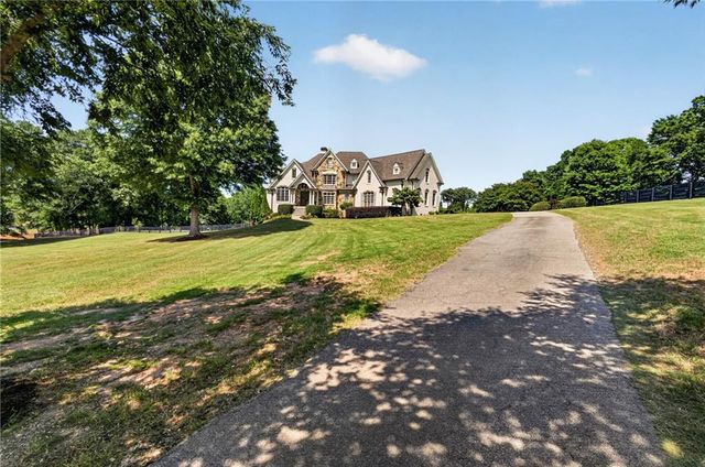 1123 Dee Kennedy Road, Auburn, GA 30011