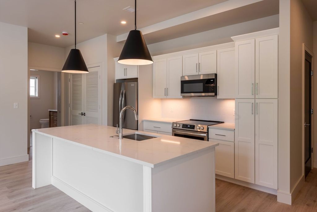 1223 Washington St 6, Norwood, MA 02062