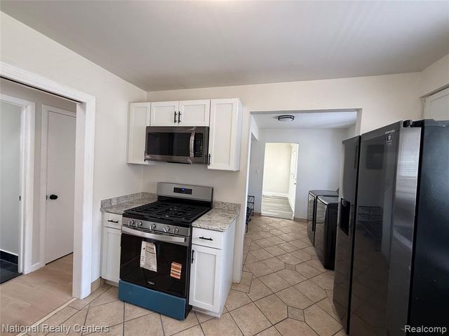 13440 Charlotte Avenue, Warren, MI 48089