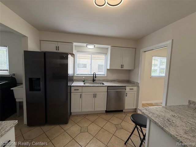 13440 Charlotte Avenue, Warren, MI 48089