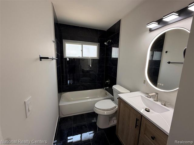 13440 Charlotte Avenue, Warren, MI 48089