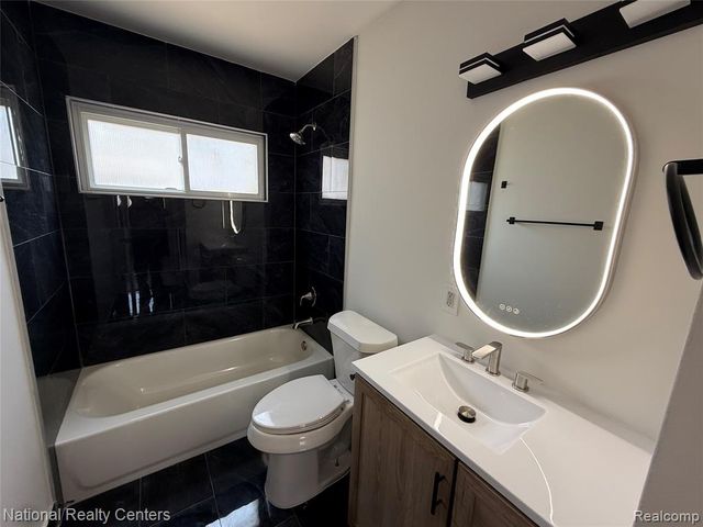 13440 Charlotte Avenue, Warren, MI 48089