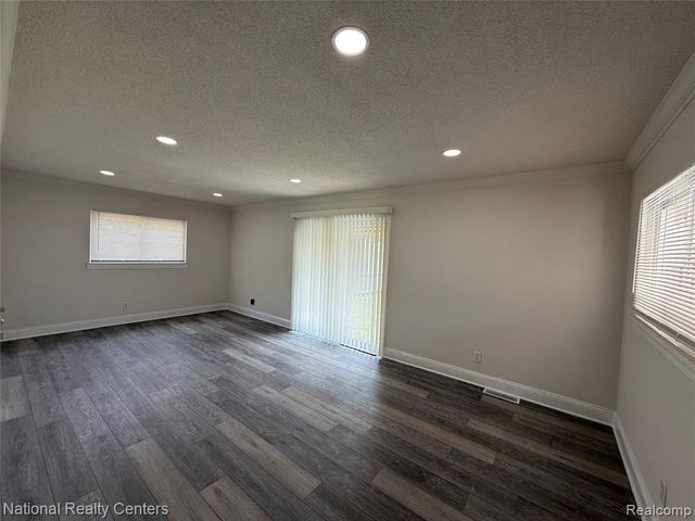13440 Charlotte Avenue, Warren, MI 48089