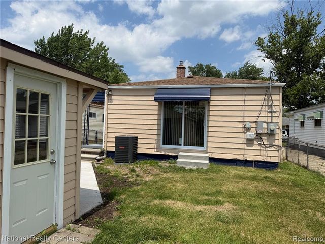 13440 Charlotte Avenue, Warren, MI 48089